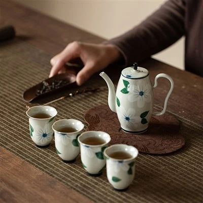 قوری کوچک و مجموعه فنجان